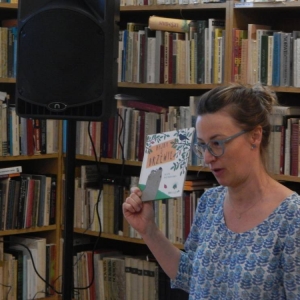 Autorka Promuje książkę dla dzieci Bajka o drzewie.