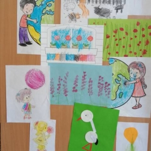 Prace plastyczne przekazane przez dzieci z przedszkola w Ślesinie