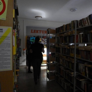 Biblioteka tonie w ciemnościach